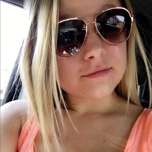 Meet your Posher, Danielle